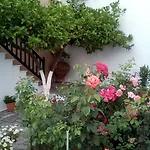 Sofia's Garden By Kottas Apartment *