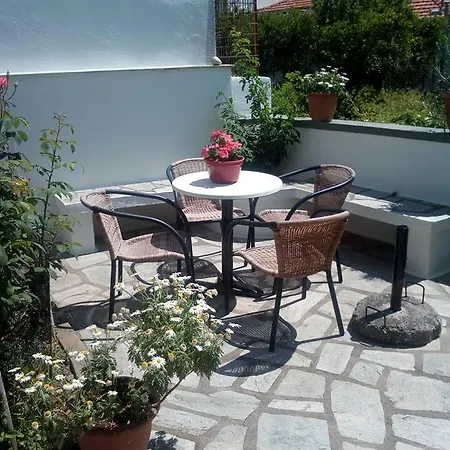 Sofia's Garden Apartment *
