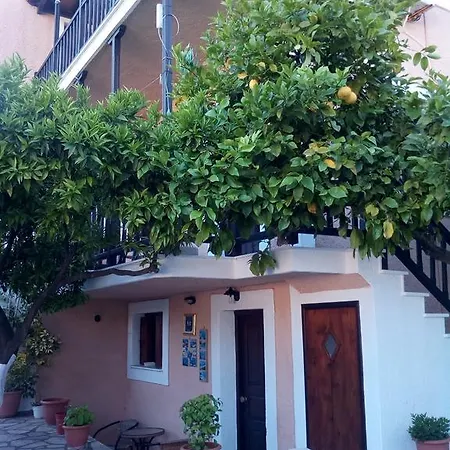 Sofia's Garden Apartment *